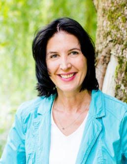 Hier ist ein Portrait-Bild von Elke Zeeb aus dem Jahr 2020 zu sehen.