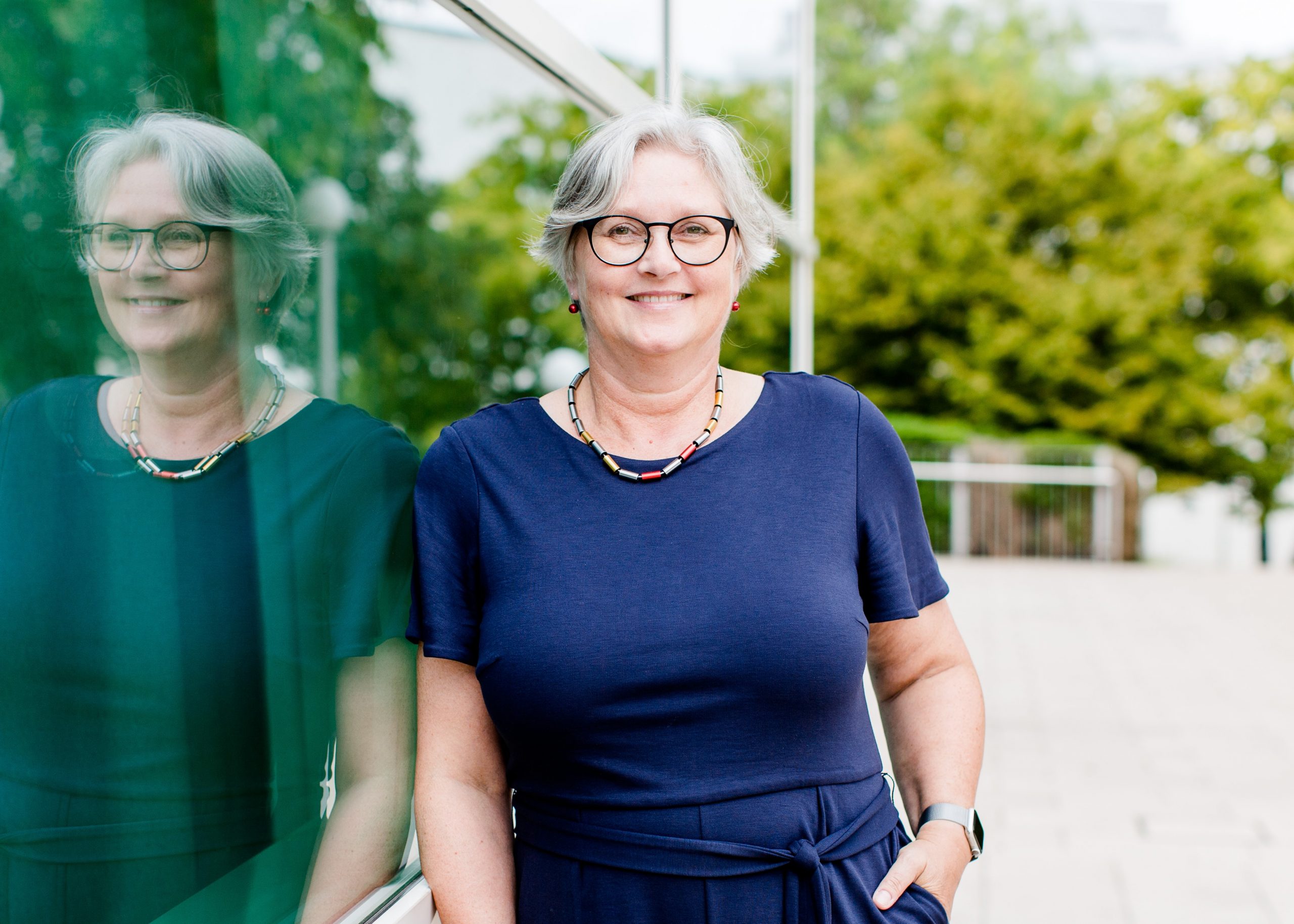 Hier ist ein Bild von Dorothea Blümer stehend aus dem Jahr 2020 zu sehen.